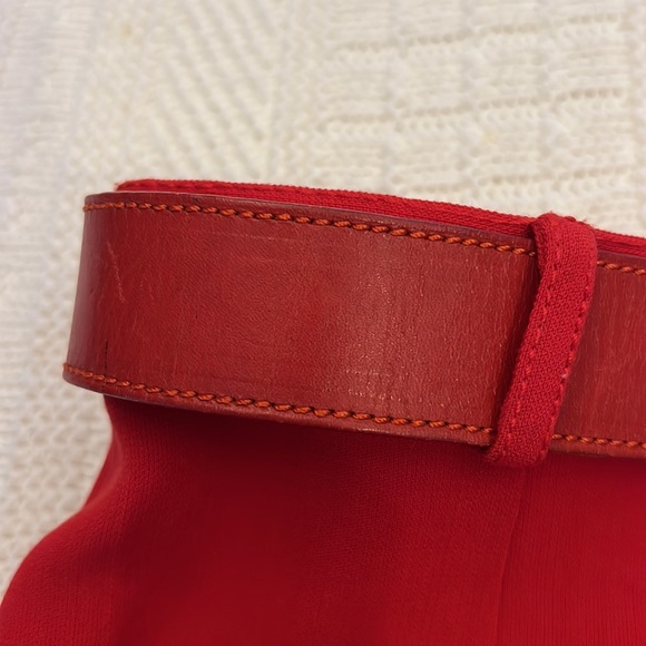 Curvy Ribbed Red Gonnella Skirt size 44 with matching leather belt. - Picture 13 of 16